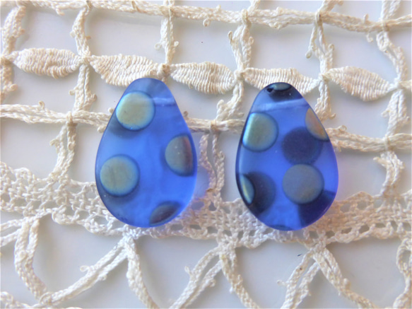 しずく　青紫どっと（小）　チェコビーズCzech Glass Beads2個 2枚目の画像