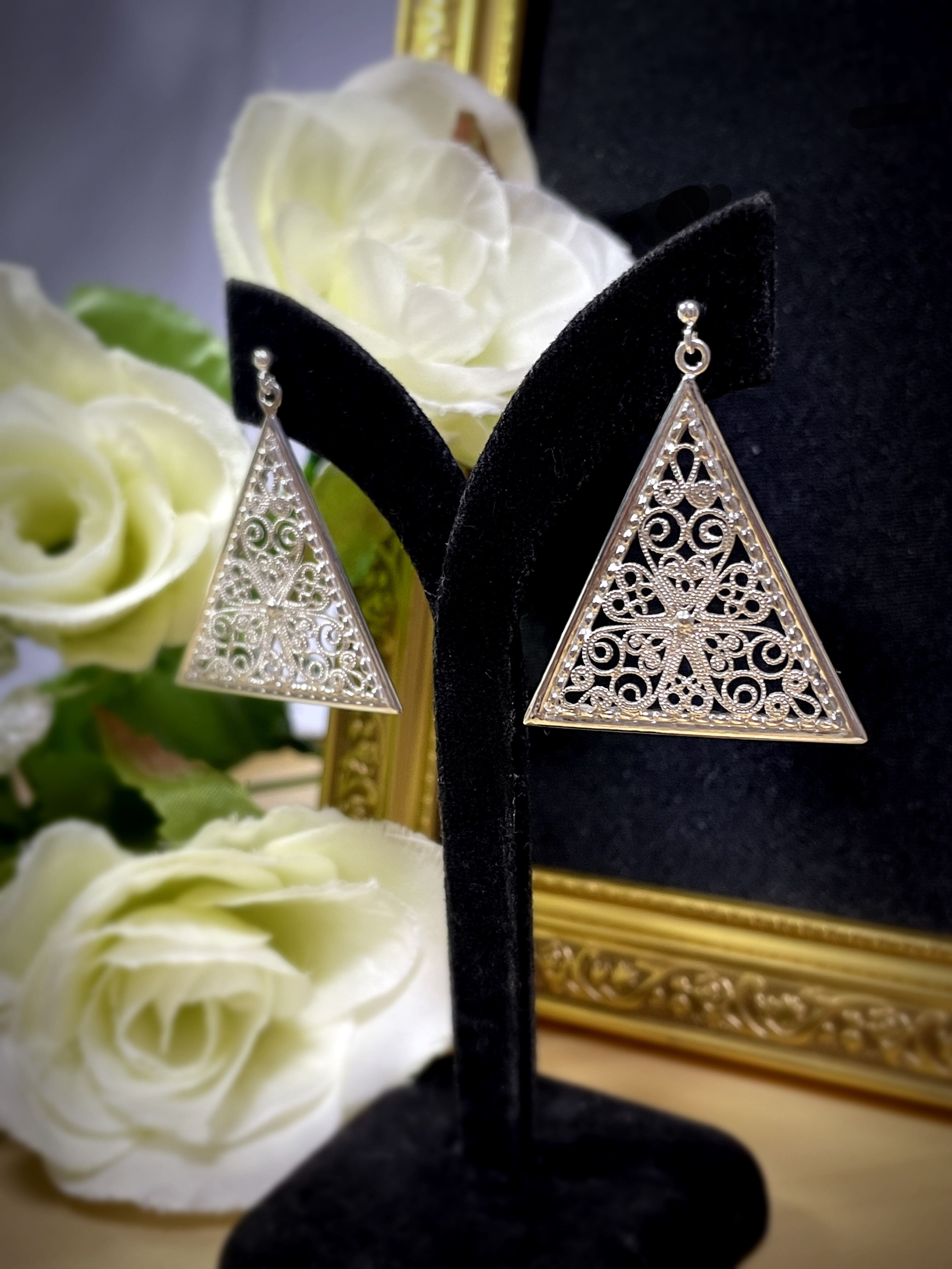 上品な二等辺三角形アイソセレス♡銀線細工