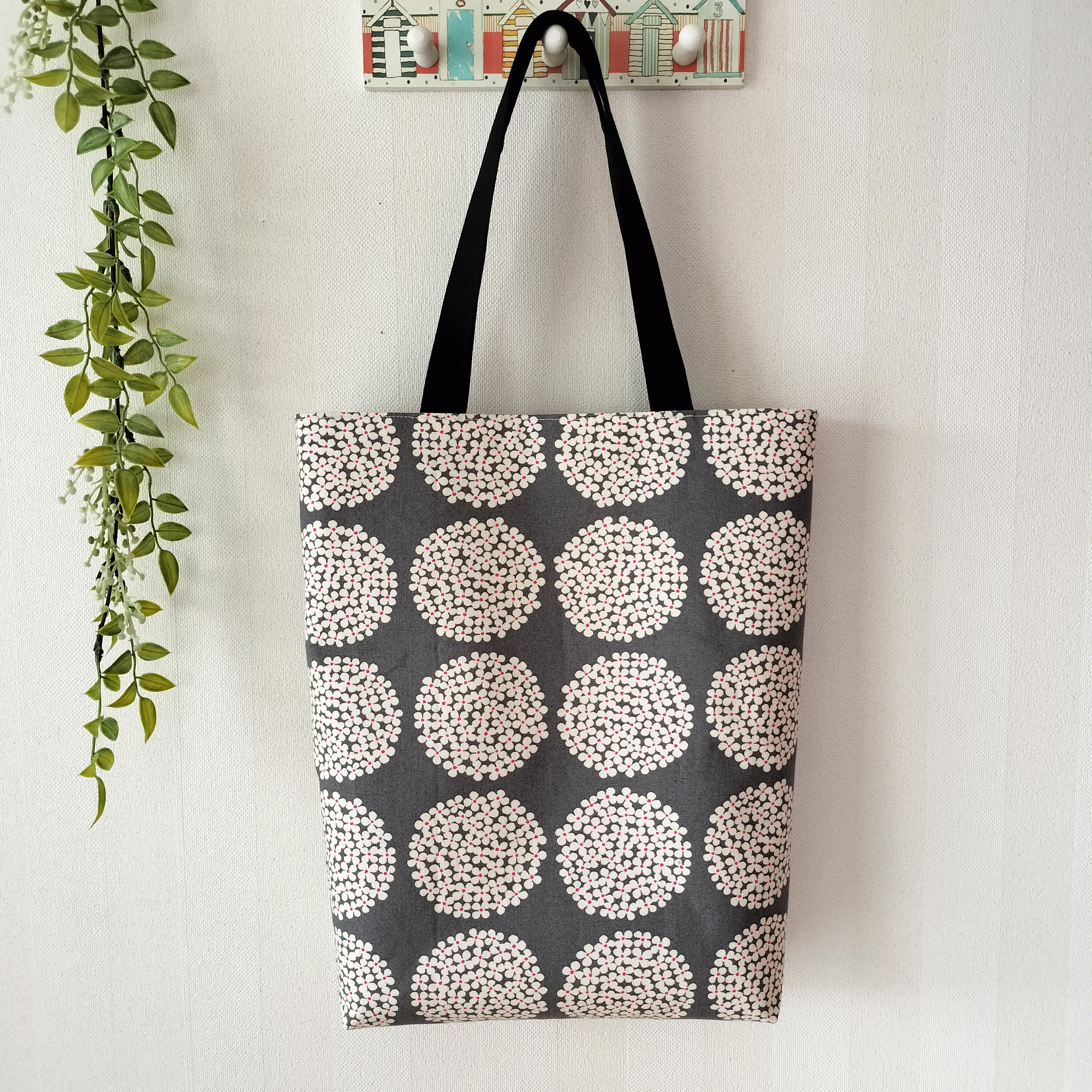 ✨️美品✨️hags イタリア製　トートバッグ ポーチ付き A4収納　肩掛け　グレー ✨️美品✨️hags イタリア製 トートバッグ ポーチ付き A4収納