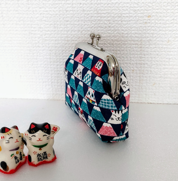 富士山と猫のがま口ポーチとお財布セット《紺色》 6枚目の画像