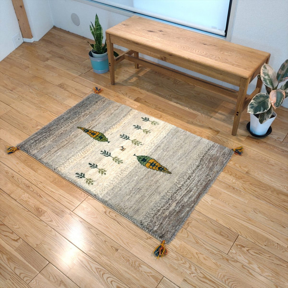 新規入荷】ペルシャ ギャッベ　玄関マット大　118x80cm　糸杉　グレー　アイボリー 2枚目の画像