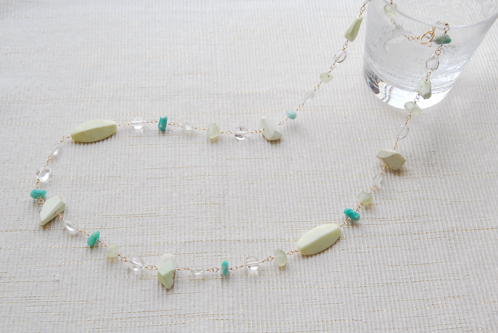 レモンクリソプレーズと緑の石のネックレス１４kgf