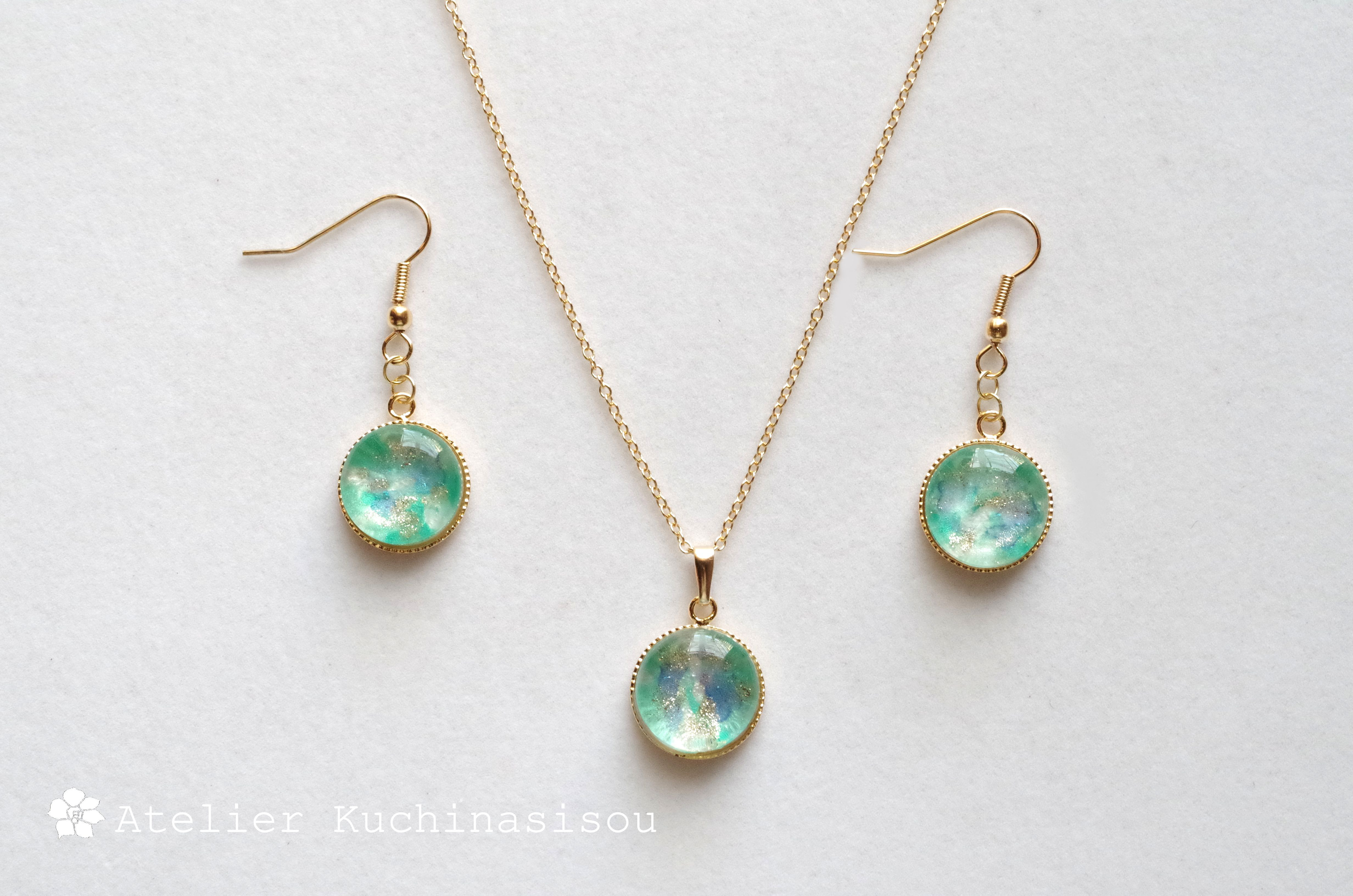 【Creema限定】レジンアート　ラウンドピアス/イヤリングとペンダント〈森の息吹〉