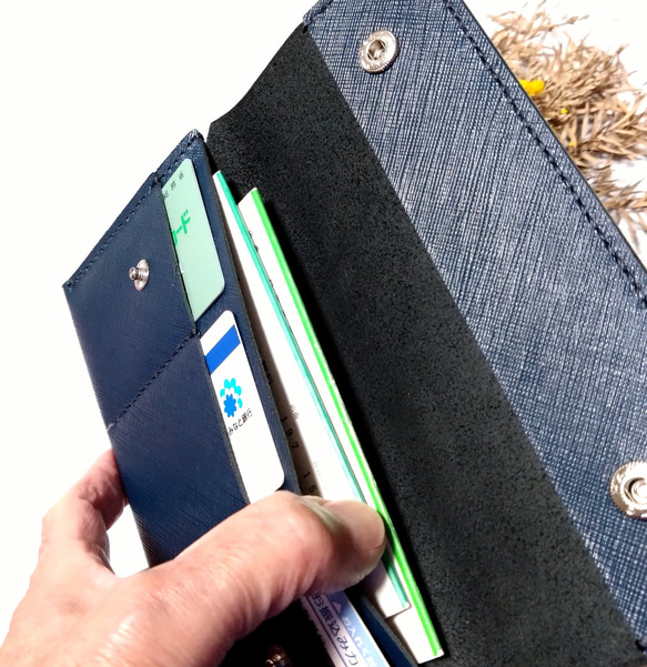 紺色型押し革　通帳ケース.パスポートケース 4枚目の画像
