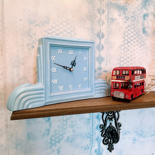 お値下げ致しました！英国アンティークシェルフ・時計付（送料込） アンティーク雑貨 英国インテリア ウォールシェルフ 置き時計 ロンドン