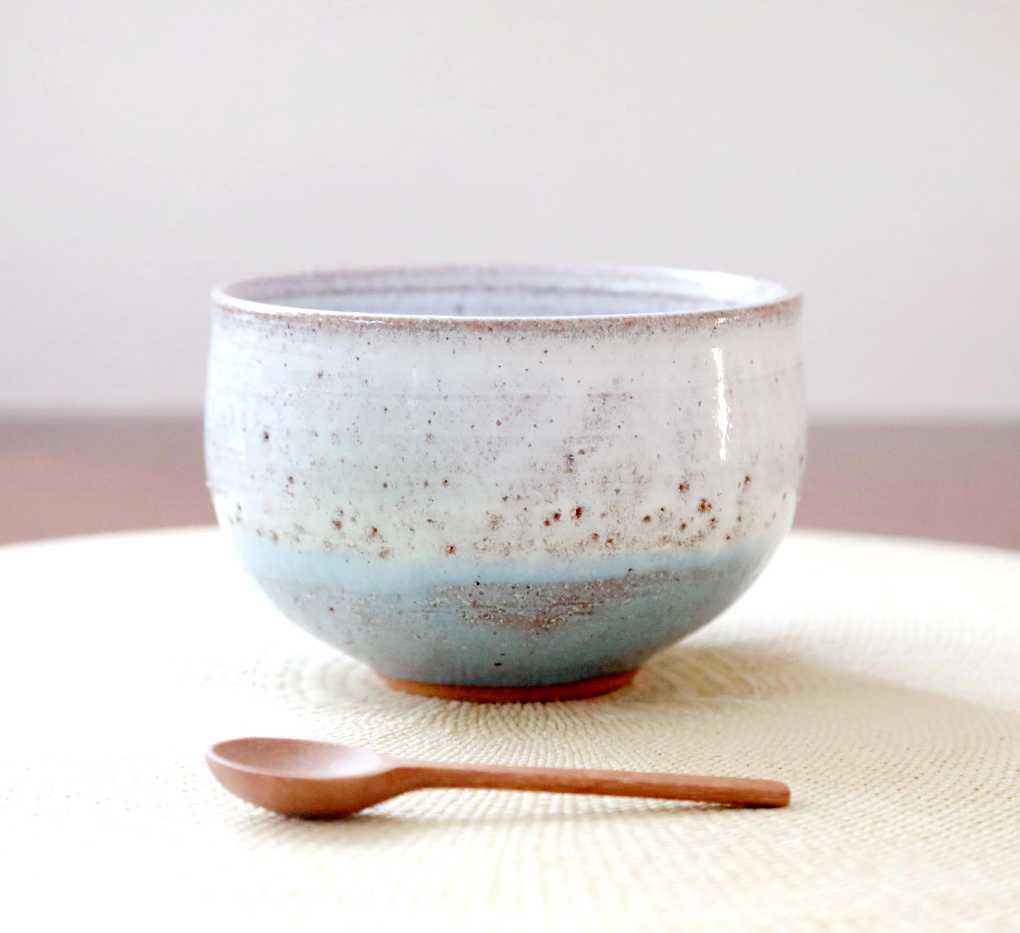 白釉とこっくり水色釉薬のボウル ＊ スープやお抹茶、カフェオレなどにも        Ω