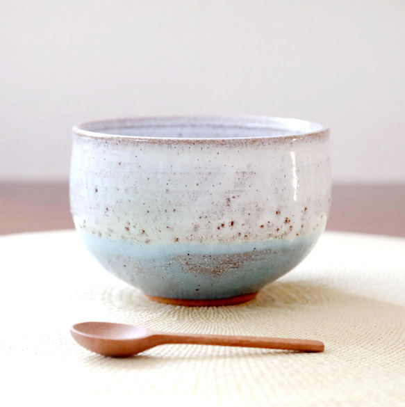 白釉とこっくり水色釉薬のボウル ＊ スープやお抹茶、カフェオレなどにも        Ω 人気・おすすめ｜売れ筋商品・話題商品におすすめ コスパ重視 安心配送 コスパ重視