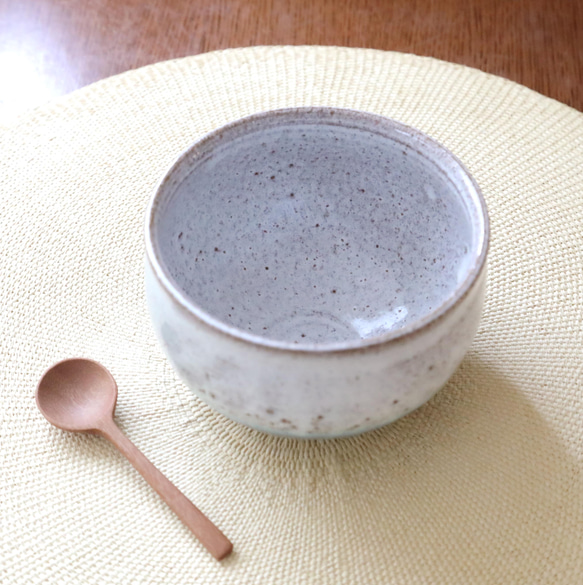 白釉とこっくり水色釉薬のボウル ＊ スープやお抹茶、カフェオレなどにも        Ω 人気・おすすめ｜売れ筋商品・話題商品におすすめ コスパ重視 安心配送 コスパ重視