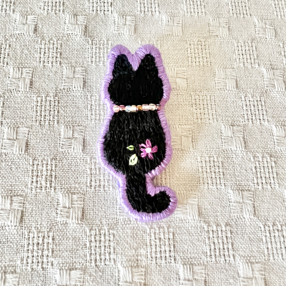 猫刺繍ブローチ/黒猫 1枚目の画像