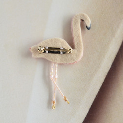 ビーズ刺繍　フラミンゴ　ブローチ 2枚目の画像