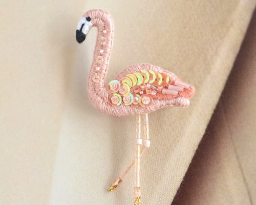 seesaw.embroidery フラミンゴ ブローチ ビーズ いとうゆうこ seesaw.embroidery フラミンゴ ブローチ ビーズ いとうゆうこ