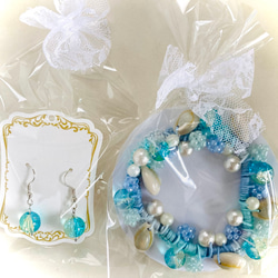 シュシュとピアスのセット 1枚目の画像