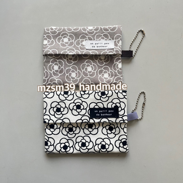 ポケットティッシュカバー BLACK Flower ハンドメイド 花柄T~U ポケットティッシュケース うしろポケット＆チェーン付☆1500
