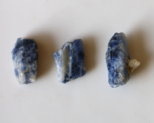 【122Ct】【24g】サファイア 原石 Amazon.co.jp: GEMHUB 天然ブルーサファイア 原石 9~300カラット