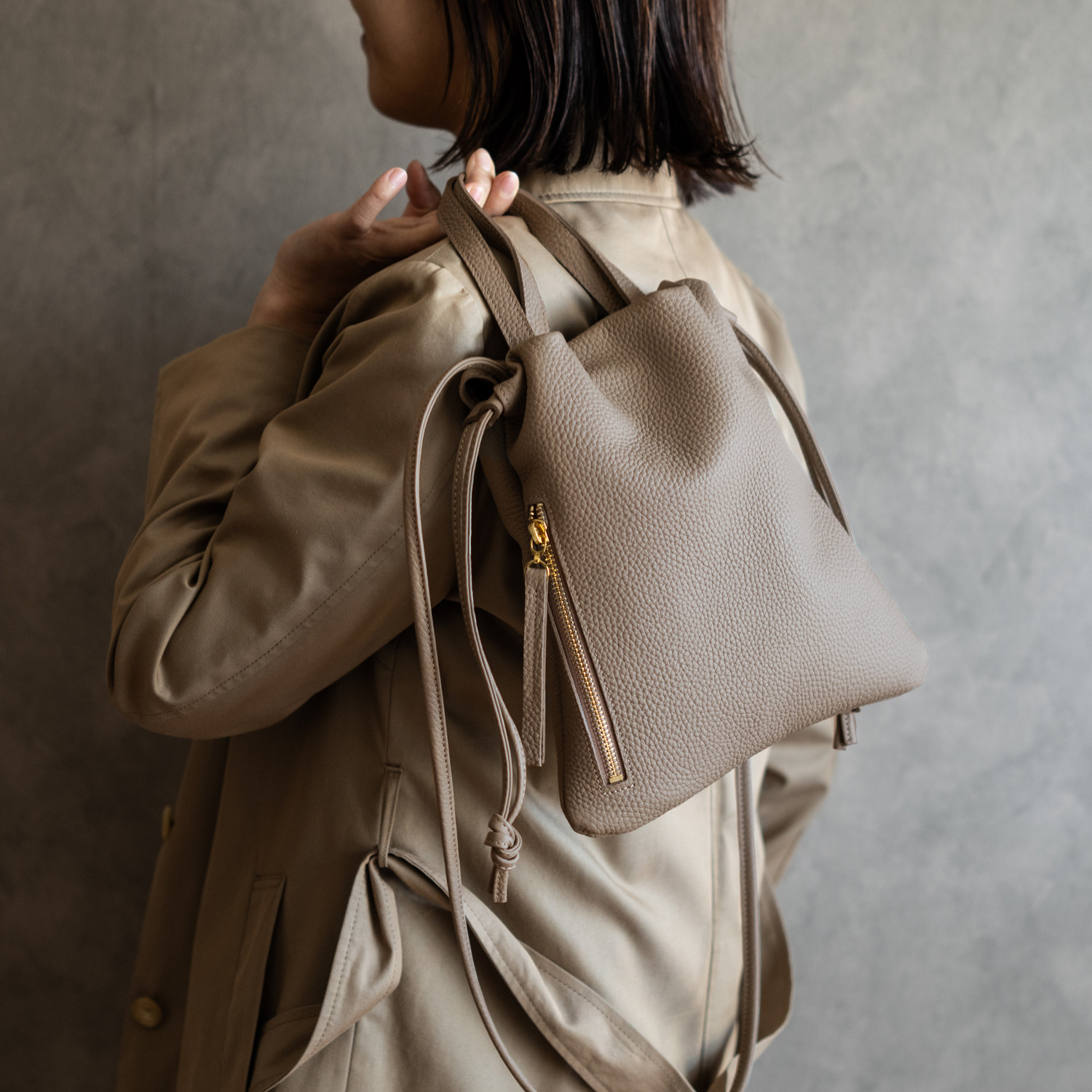 縦長巾着 2WAY ポシェット本革シンプル ショルダーバッグ 【サンドベージュ】