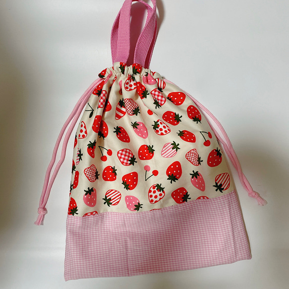 【Creemaユーザー様専用】いちご　さくらんぼ　着替え袋　手提げ　入園入学　女の子　ピンク 1枚目の画像