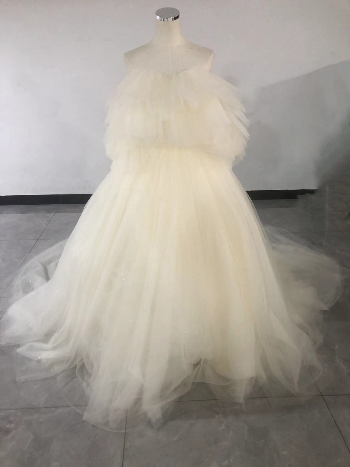 高品質！ カラードレス シャンパン色 オフショルダー ソフトチュール 披露宴