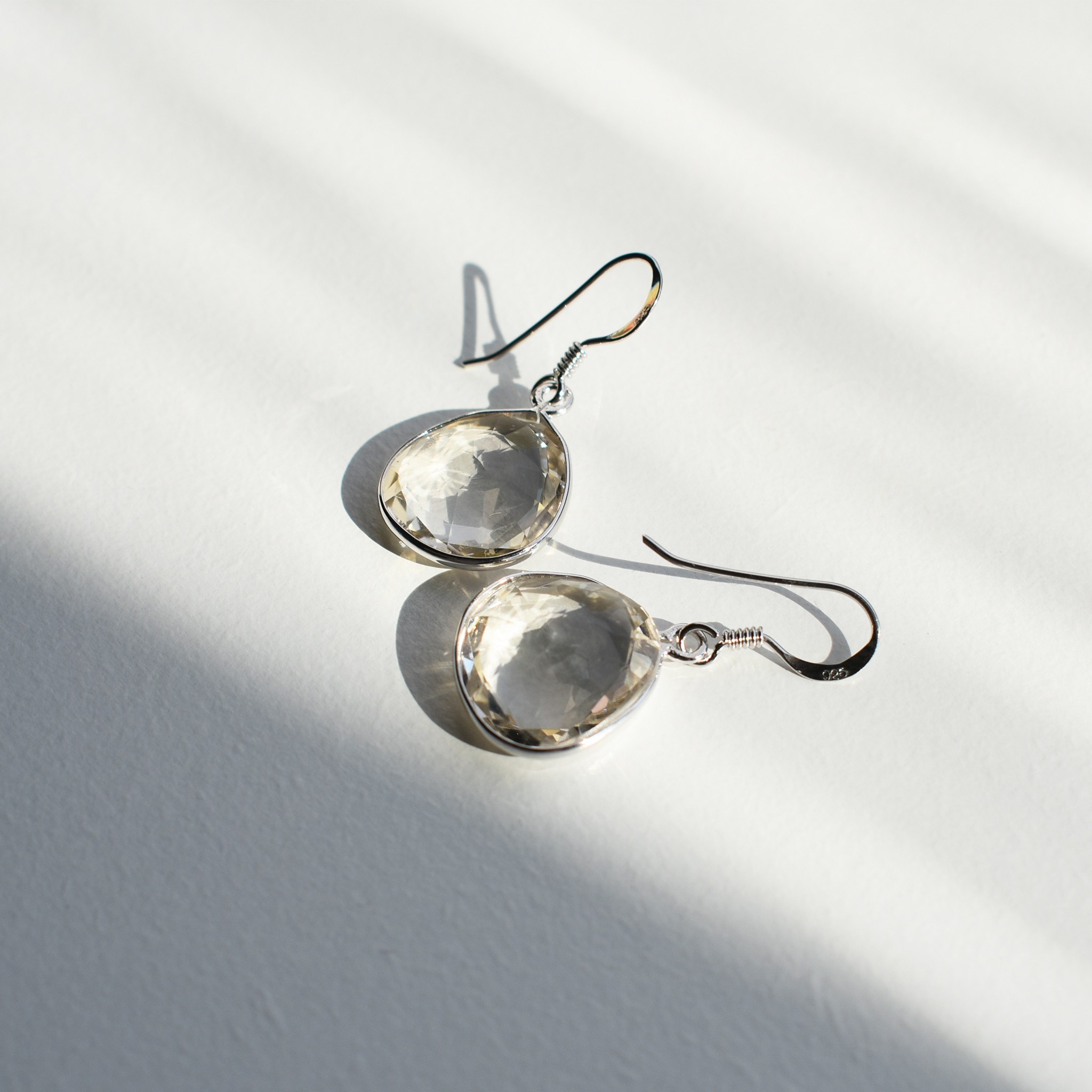 クオーツの水滴ピアス