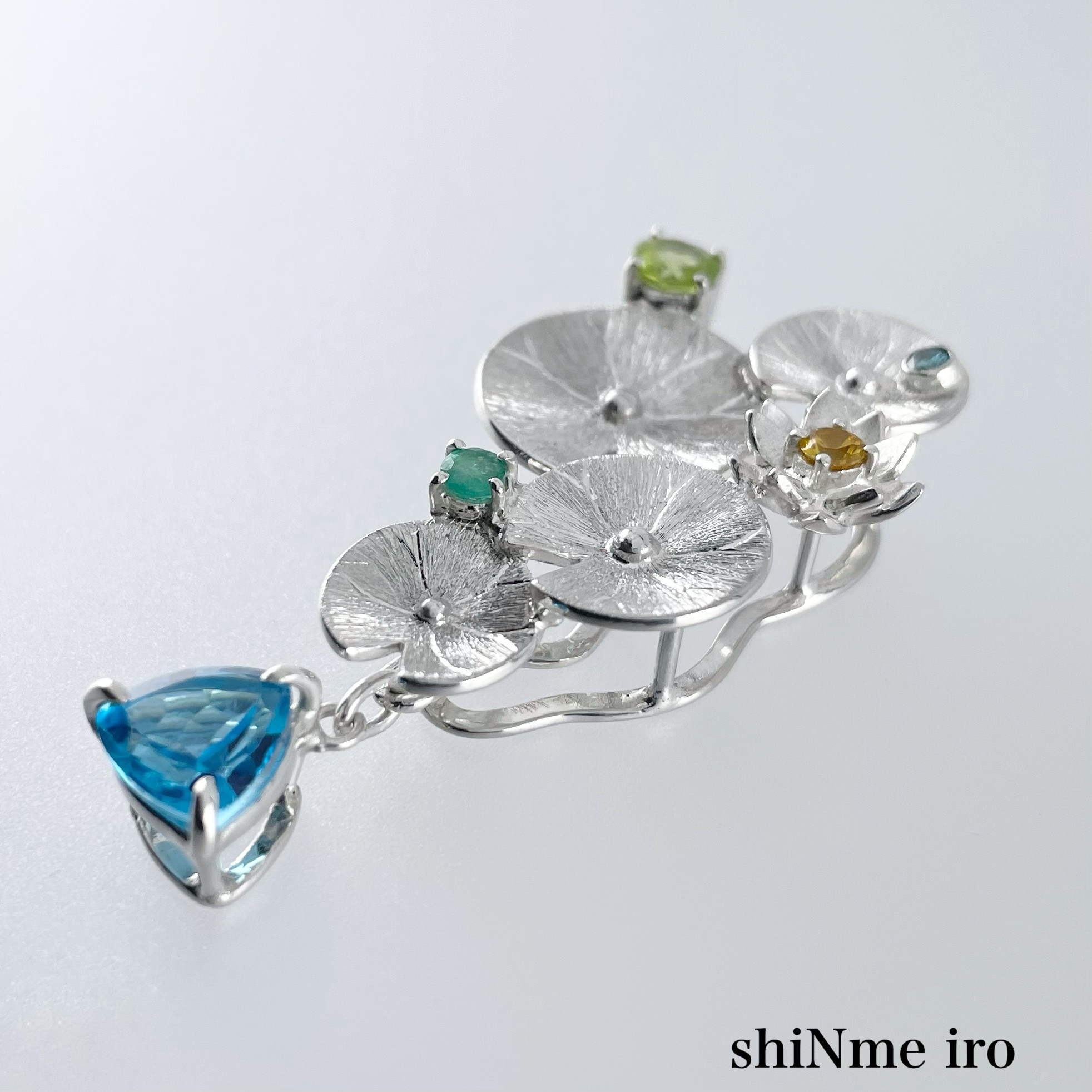 silver950ペンダント　睡蓮　トパーズ　サファイア　ダイヤモンド