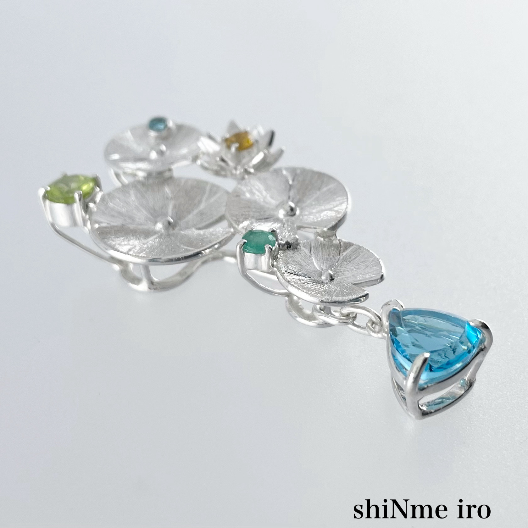 silver950ペンダント　睡蓮　トパーズ　サファイア　ダイヤモンド