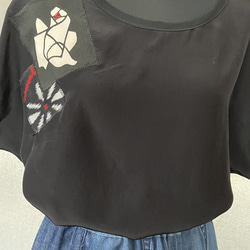 正絹　着物リメイク　フレンチスリーブ   着物ブラウス　黒　薔薇 4枚目の画像