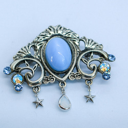 チェコヴィンテージガラスのブローチ アイシーブルー シルバー金具