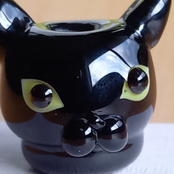 とんぼ玉のお香立て　猫 (ω）B〈黒猫〉 2枚目の画像