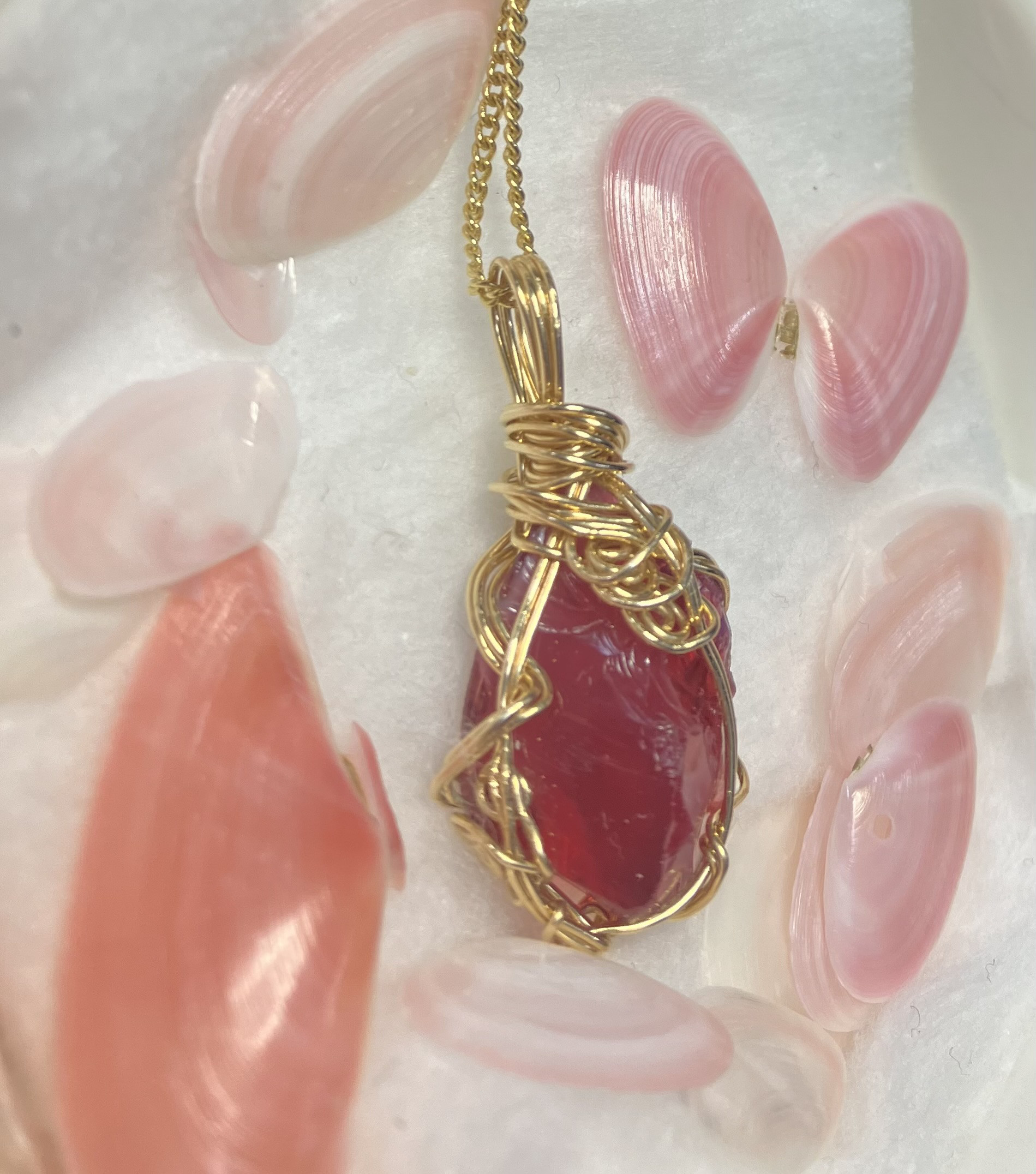 アンダラクリスタル エンジェルオーラ ラズベリー 14kgfペンダント（レターパックライト送料無料）