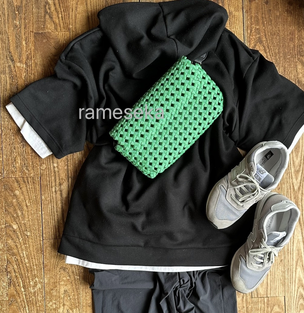 ボディバッグ　ユニセックス　お色選べます！