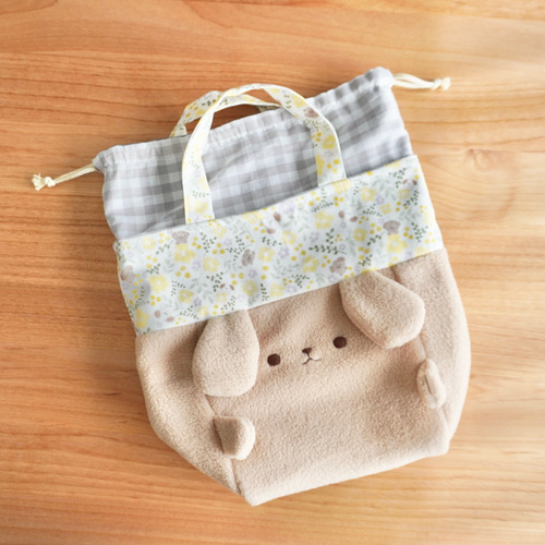 ぬいぐるみみたいな、ふわふわわんちゃんの巾着バッグ（茶色