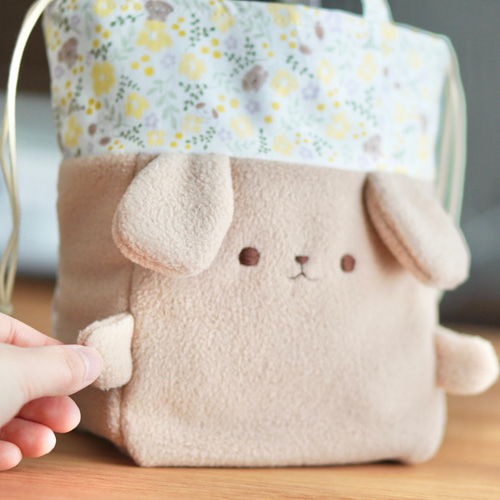 ぬいぐるみみたいな、ふわふわわんちゃんの巾着バッグ（茶色