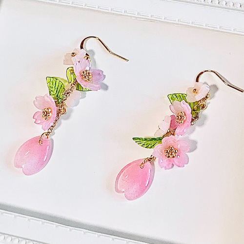 花デザイン フックピアス ホワイト it-5a6c3aa43f767-1200.jpg