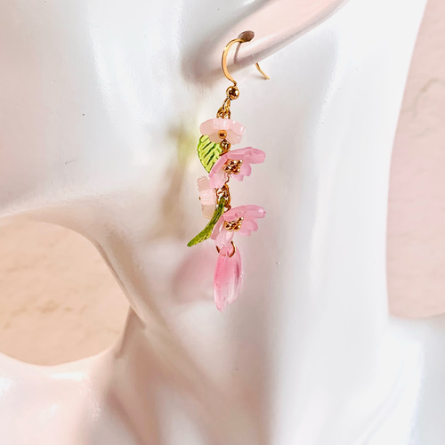 桜満開ピアス ステンレス製フックピアス 桜パーツ 樹脂パーツ ピンク