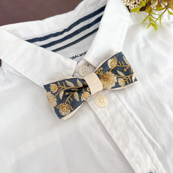 キッズ蝶ネクタイ　デニム風生地のインド刺繍リボンで爽やかに大人っぽく 2枚目の画像