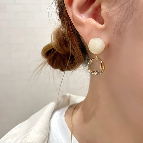くすみカラーカボション×ゴールドring ピアス / イヤリング