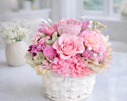 ふんわりパリジェンヌの花籠/プリザーブドフラワー/クリアケース入り