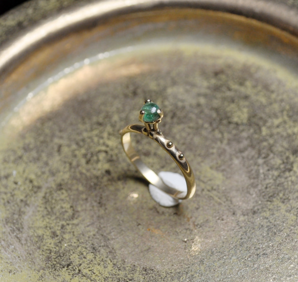10金・エメラルドの指環：《西の魔女の指環 01》 1枚目の画像