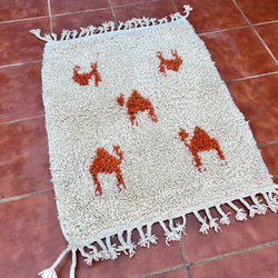 モロッコ ラグ カーペット　絨毯　アジラル ベニワレン  ラクダ 3枚目の画像
