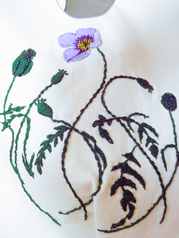 怪しくて美しい花刺繍のバック　A4 2枚目の画像