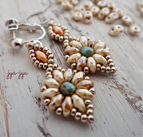 【新作】beads earrings ＊ orange flower 1枚目の画像