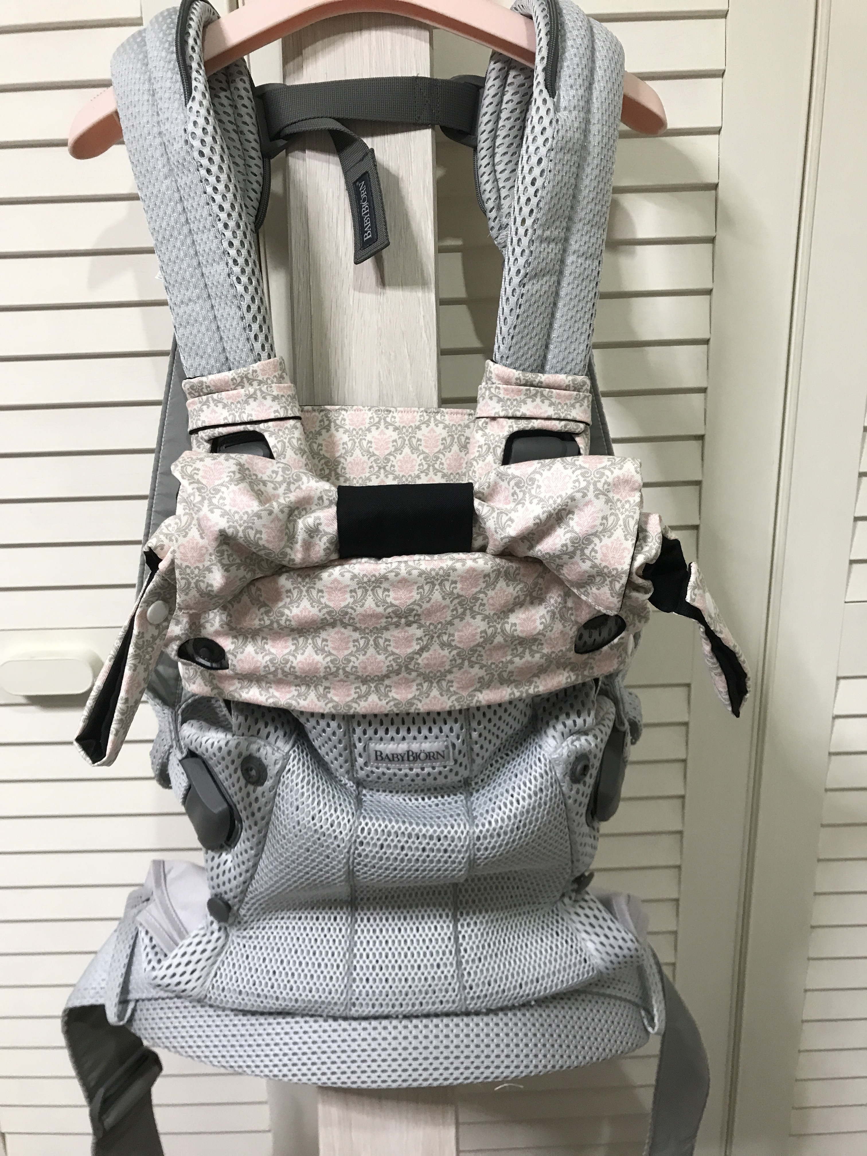 【美品】ベビービョルン　ハーモニー　抱っこ紐、夏用・冬用のケープ、よだれカバー 美品】ベビービョルン ハーモニー 抱っこ紐、夏用・冬用のケープ