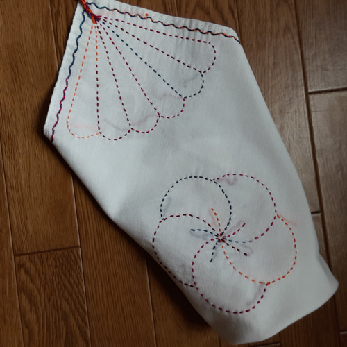 刺し子ふきん 紺色系段染め糸「扇にねじり梅」 テーブルクロス