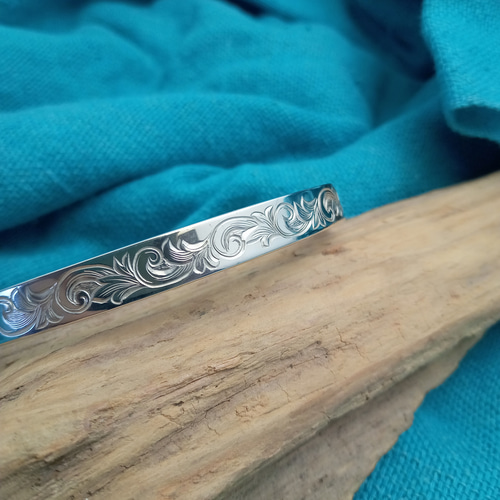 1点もの 唐草模様を彫り込んだハンドエングレービングシルバー