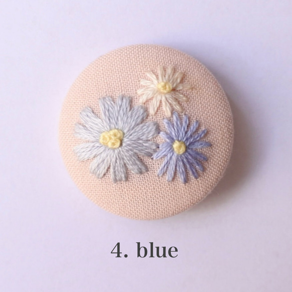 【手刺繍】春のお花畑　(中)／pink生地 【ヘアゴム/ブローチ】 5枚目の画像