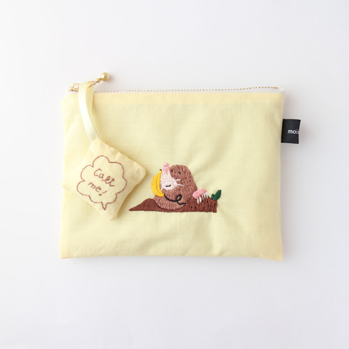 もこもこもこ♡ ウエイト枠 刺繍イニシャルポーチ♡ 14㎝ファスナー〉もしもしモグラのふわふわ刺繍ポーチ ポーチ 手