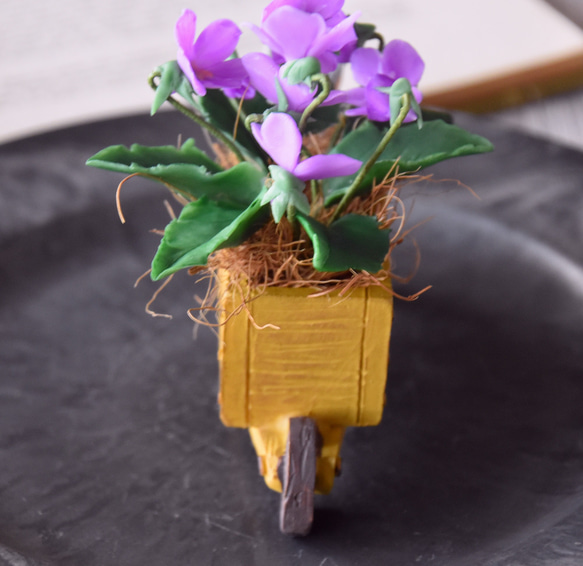 ◆粘土のお花◆　小さなスミレ　ミニポット（うさぎ）　S956 10枚目の画像