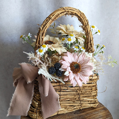 みんな大好き！くすみ色のひまわりとお花たちのかごバッグ 母の日