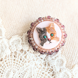 猫のブローチ　猫　ねこ　刺繍　ビーズ刺繍　2wy　帯留めコンバーター　母の日　母の日ギフト　プレゼント 4枚目の画像