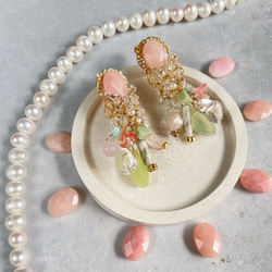 粉紅色蛋白石天然石耳環擺動金色柔和顏色大寶石耳環 第7張的照片