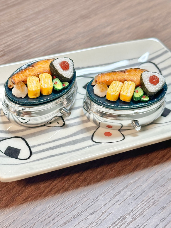 焼き鮭とだし巻きのピルケース【食品サンプル】 3枚目の画像